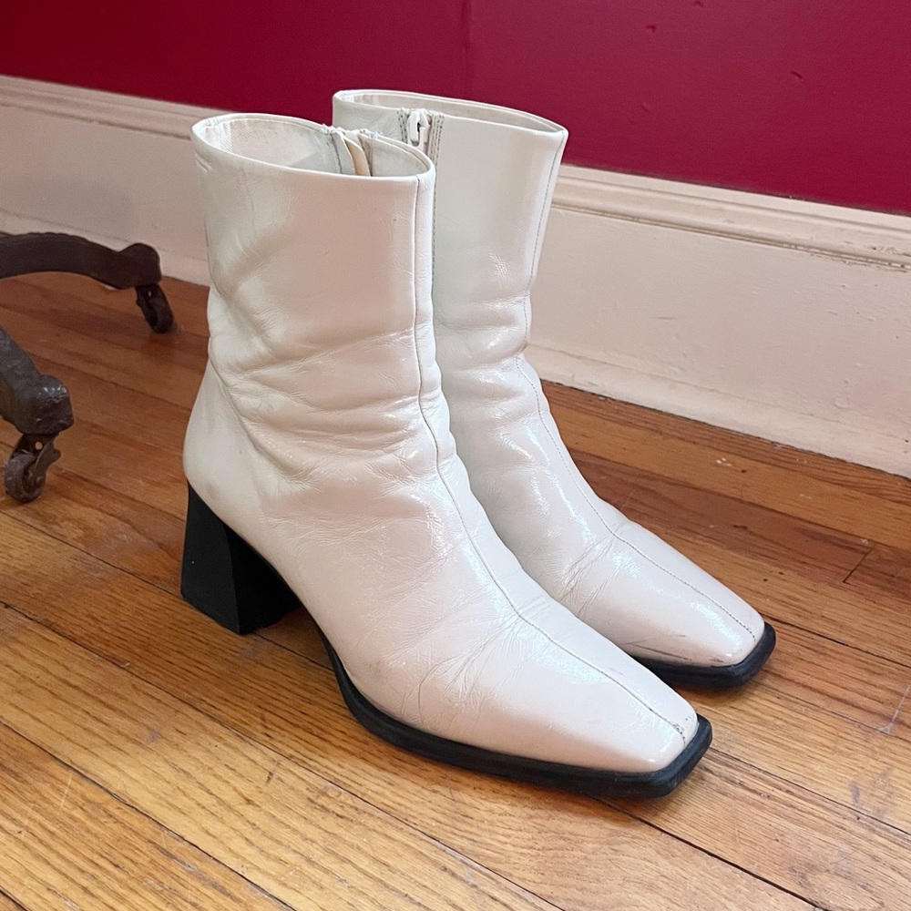 Vagabond White Patent Leather 60s Inspired Mod Ankle Go Go Boots Size 9.5/10 40